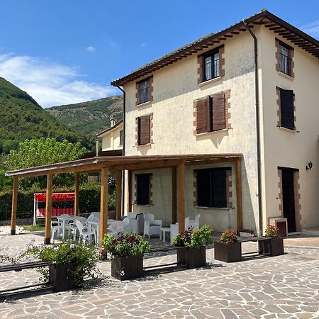 Casa Vacanze Vecchio Frantoio Residenza Moraiolo Сполето Екстериор снимка